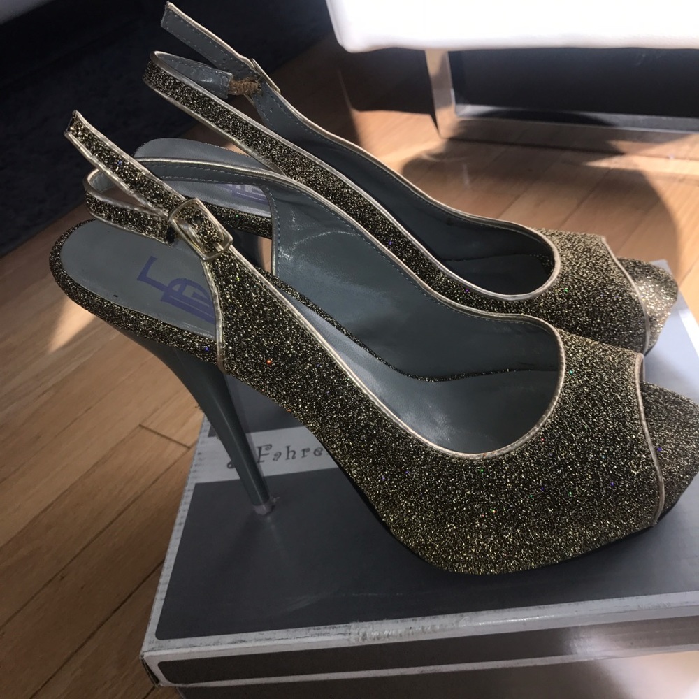 ✨GLITORAI GOLD OPEN TOE CELIA CITY GAL SHOE✨
